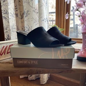 Super comfy Life Stride Mules/Slide